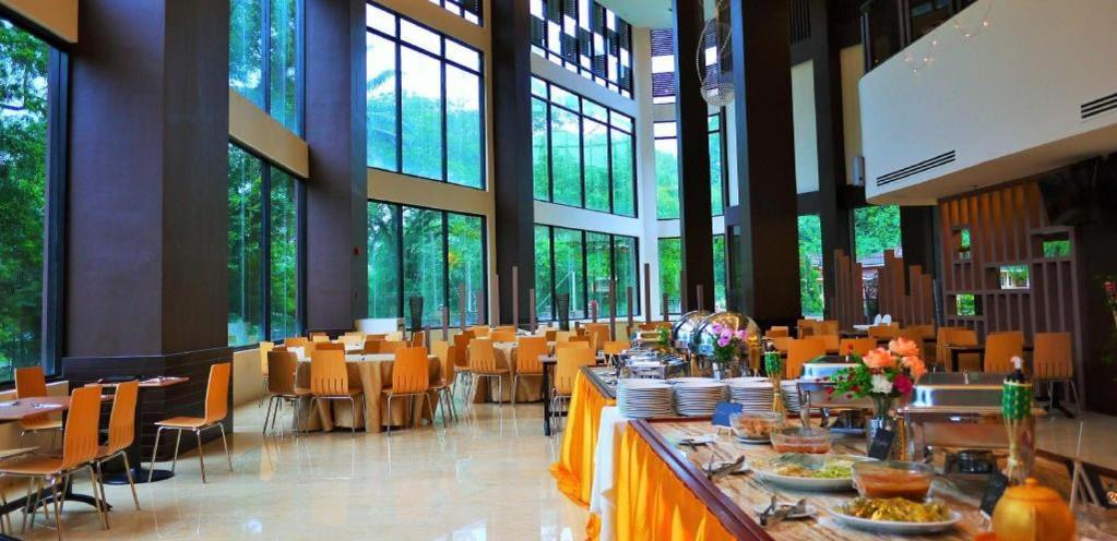 Hotel Grand Baron Тайпинг Экстерьер фото