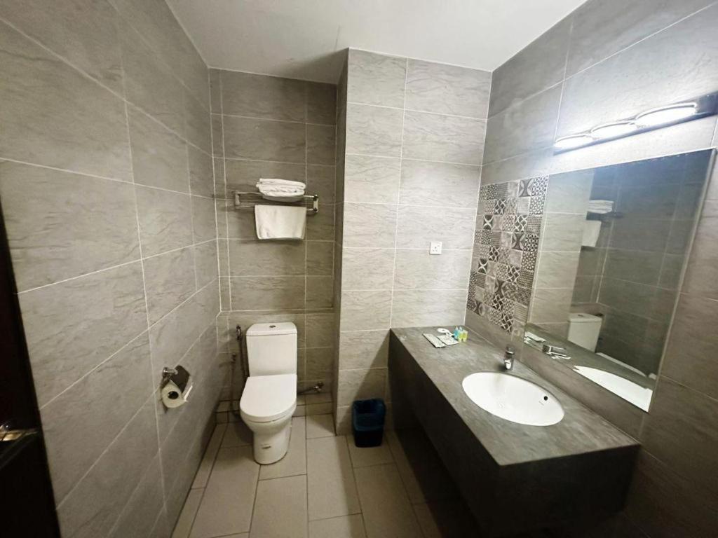 Hotel Grand Baron Тайпинг Экстерьер фото